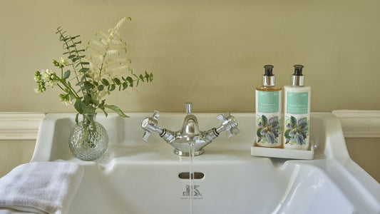 How to care for dry hands in the cold